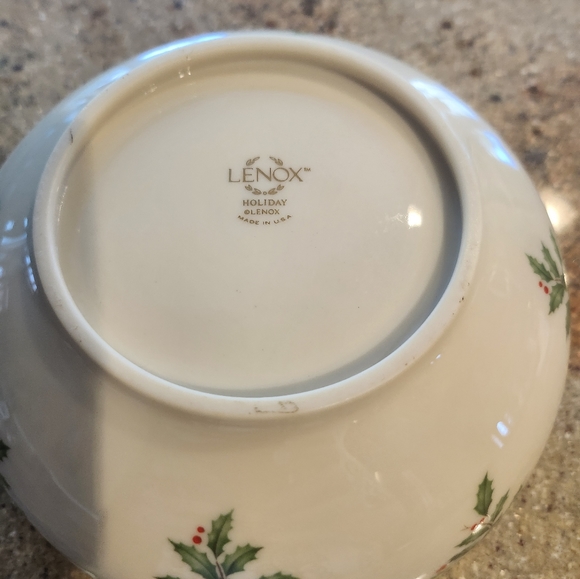 🎄LENOX/ Holly Bowl🎄 - Picture 3 of 5